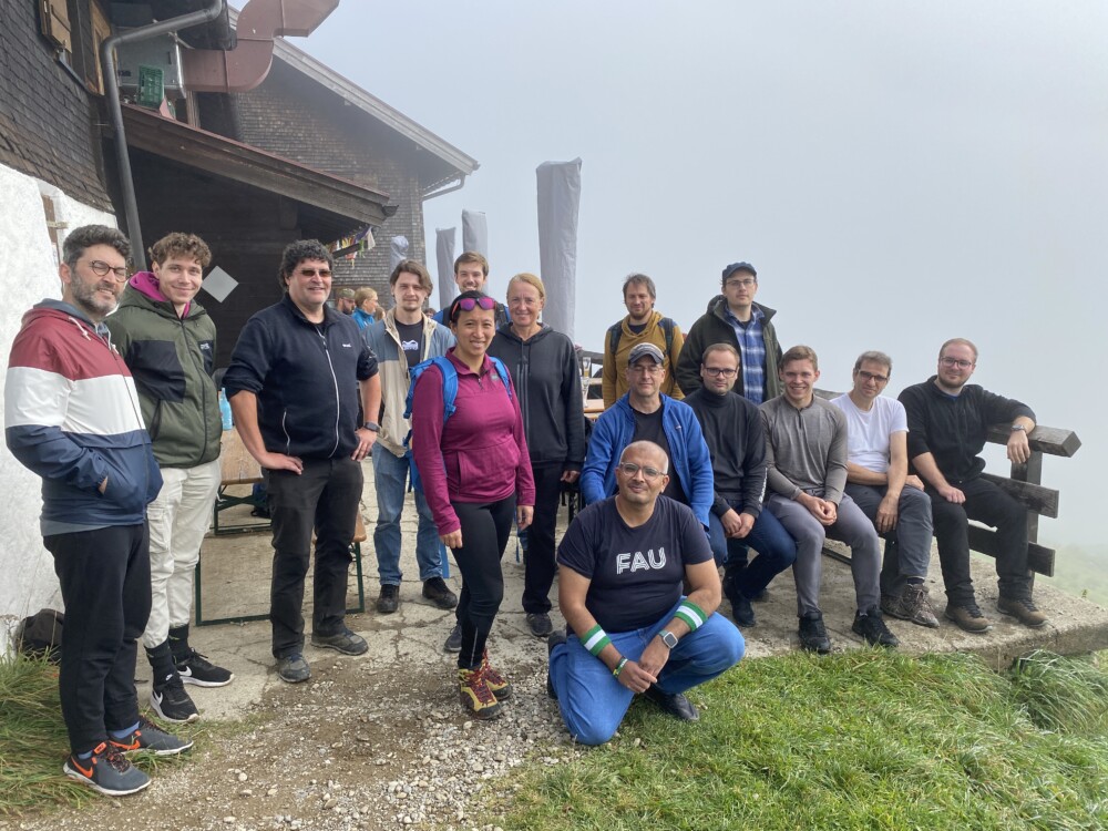 Gruppenfoto des Lehrstuhls beim Lehrstuhlseminar 2025